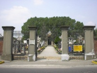 Ingresso cimitero storico - By Comune di Brugherio digital archives - via Wikimedia Commons